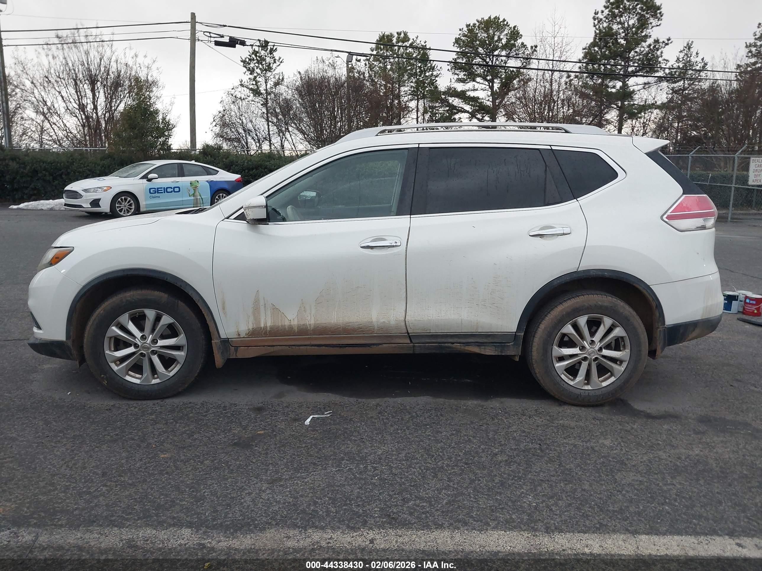2015 Nissan Rogue Sv White vin: 5N1AT2MV5FC762935