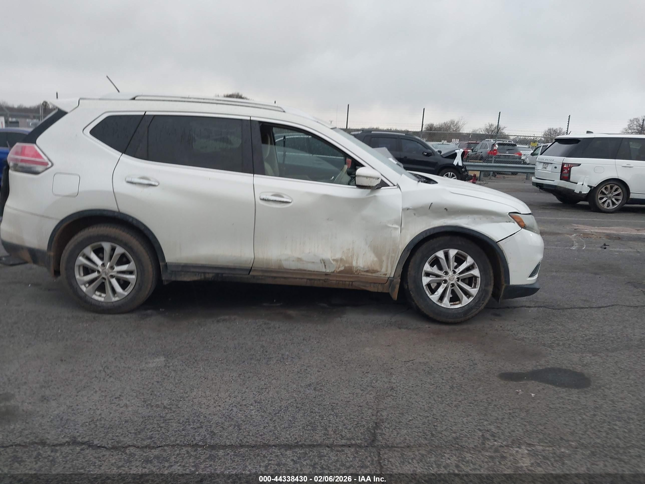 2015 Nissan Rogue Sv White vin: 5N1AT2MV5FC762935