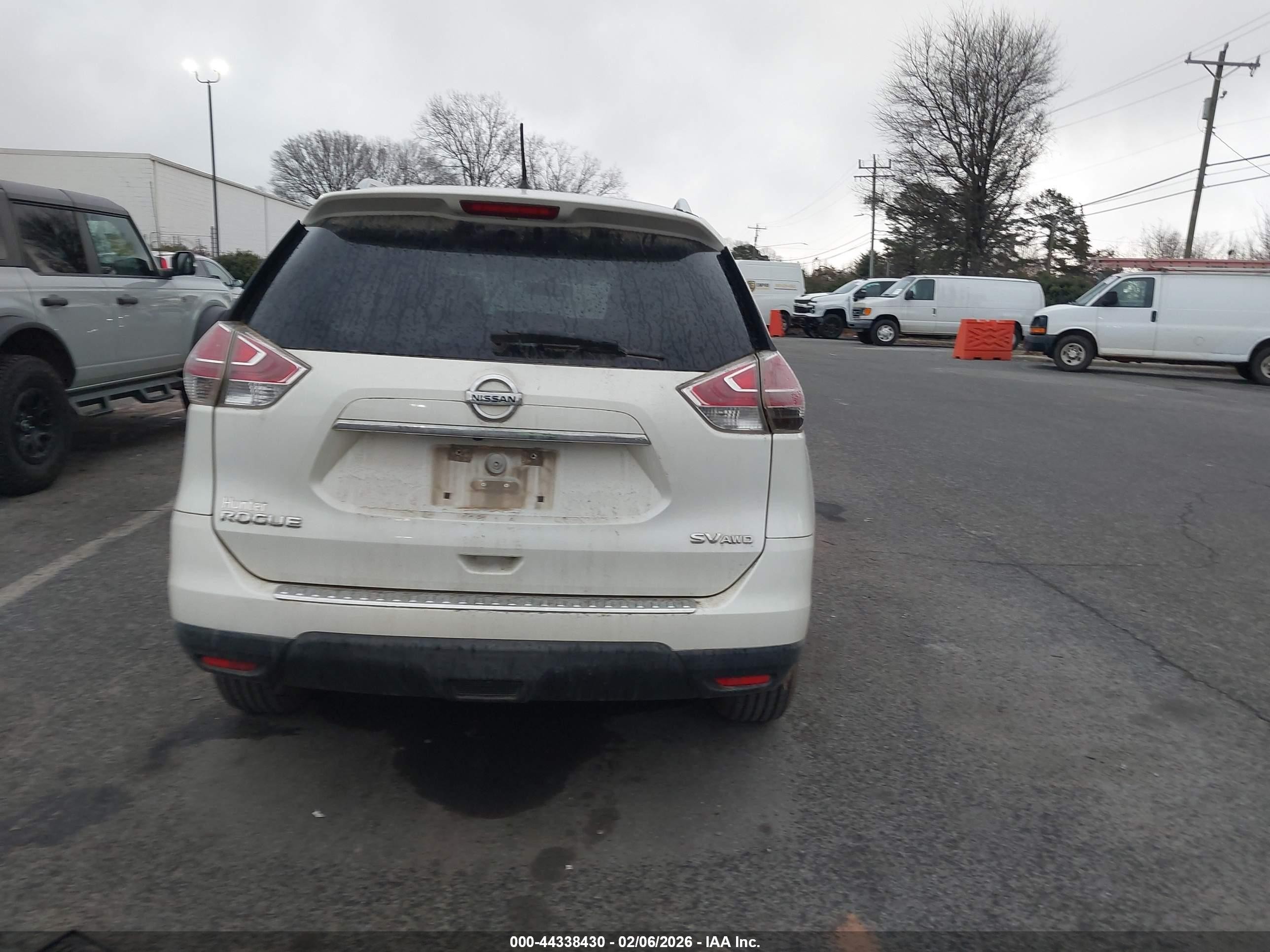 2015 Nissan Rogue Sv White vin: 5N1AT2MV5FC762935