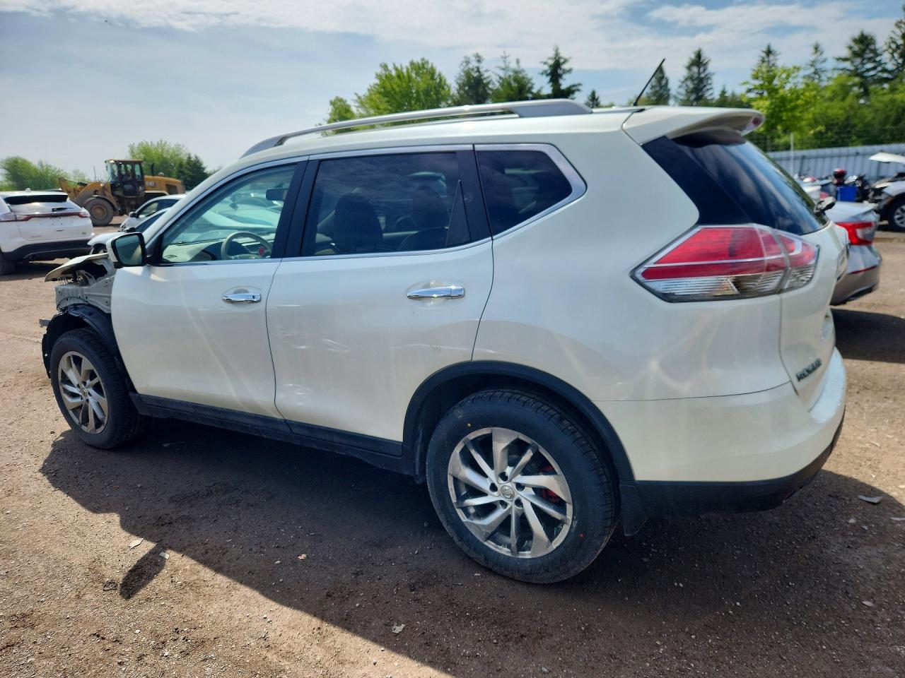2015 Nissan Rogue S White vin: 5N1AT2MV5FC773143