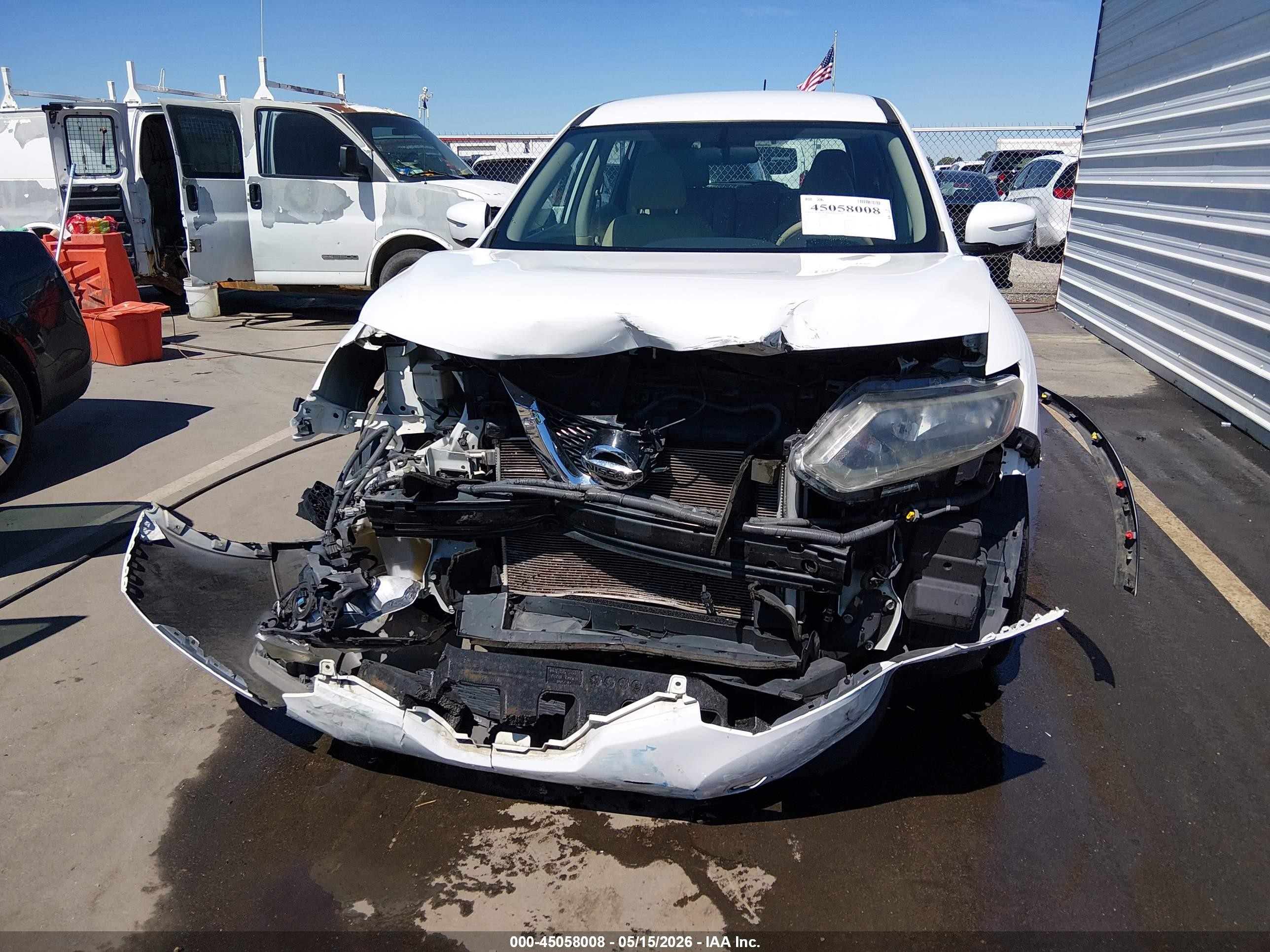 2015 Nissan Rogue S White vin: 5N1AT2MV5FC814869