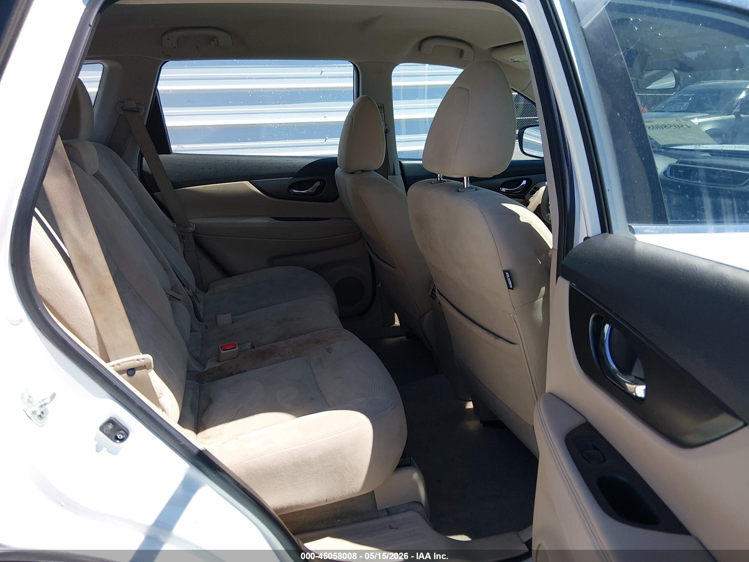 2015 Nissan Rogue S White vin: 5N1AT2MV5FC814869