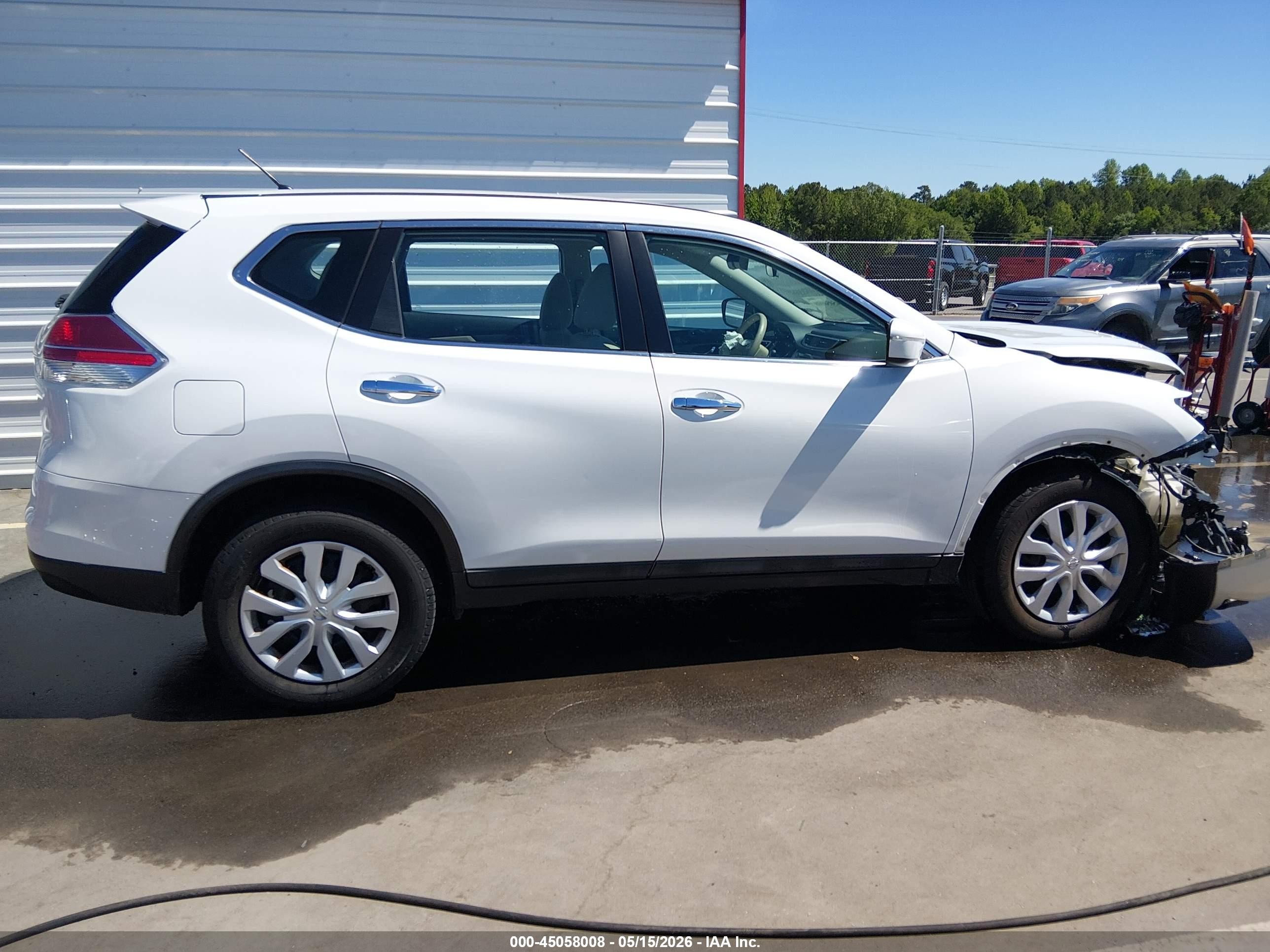 2015 Nissan Rogue S White vin: 5N1AT2MV5FC814869