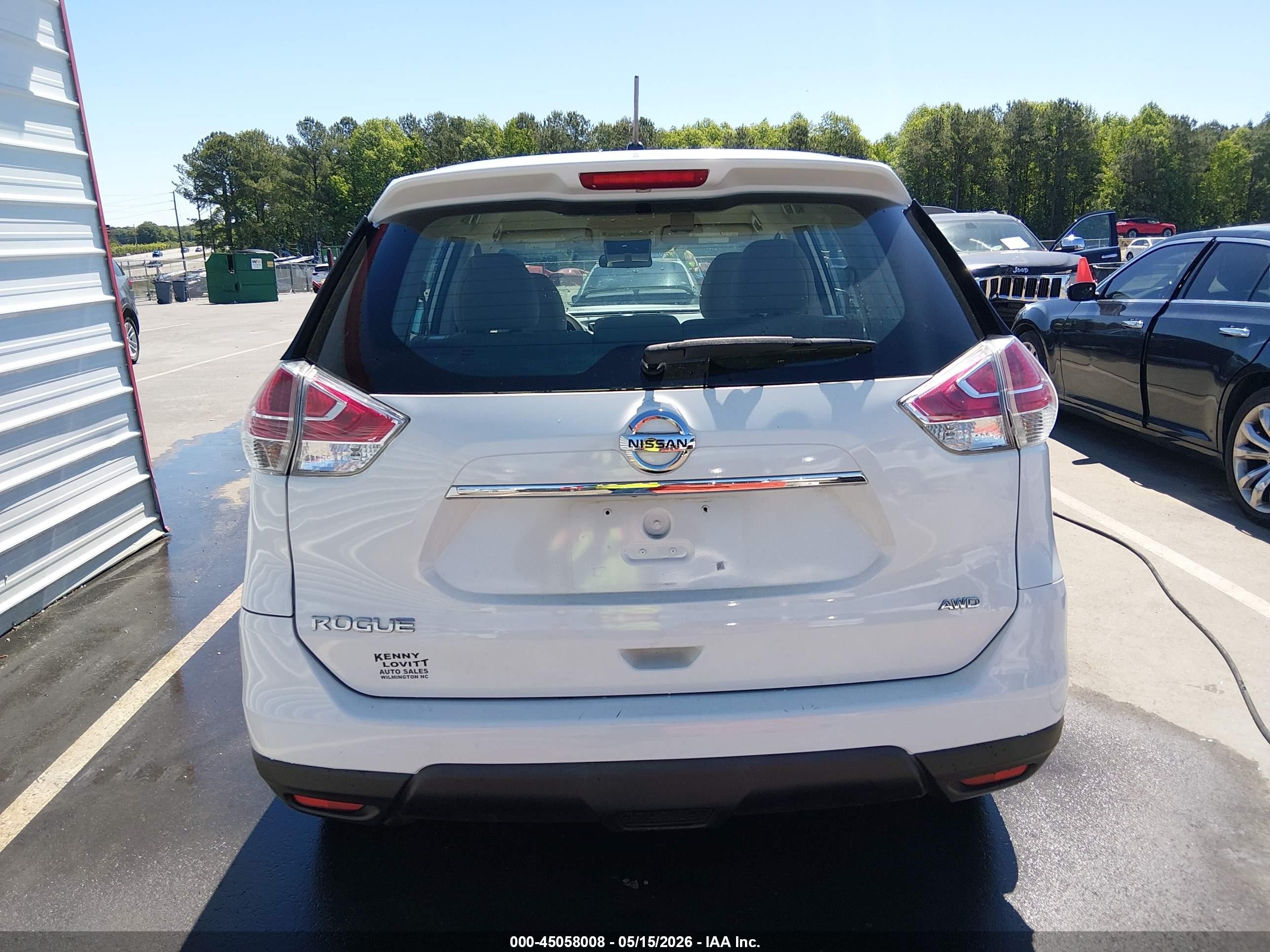 2015 Nissan Rogue S White vin: 5N1AT2MV5FC814869