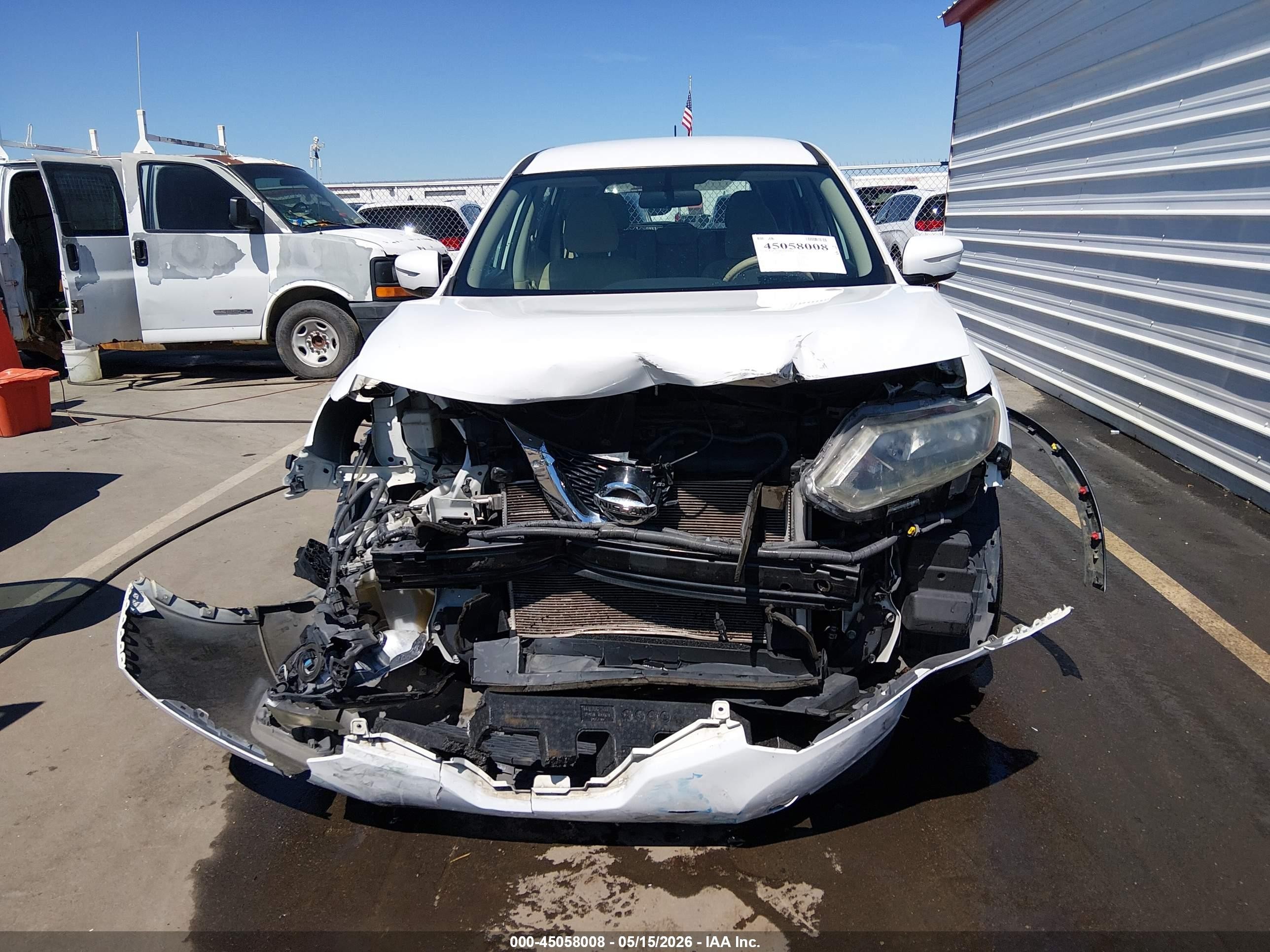 2015 Nissan Rogue S White vin: 5N1AT2MV5FC814869