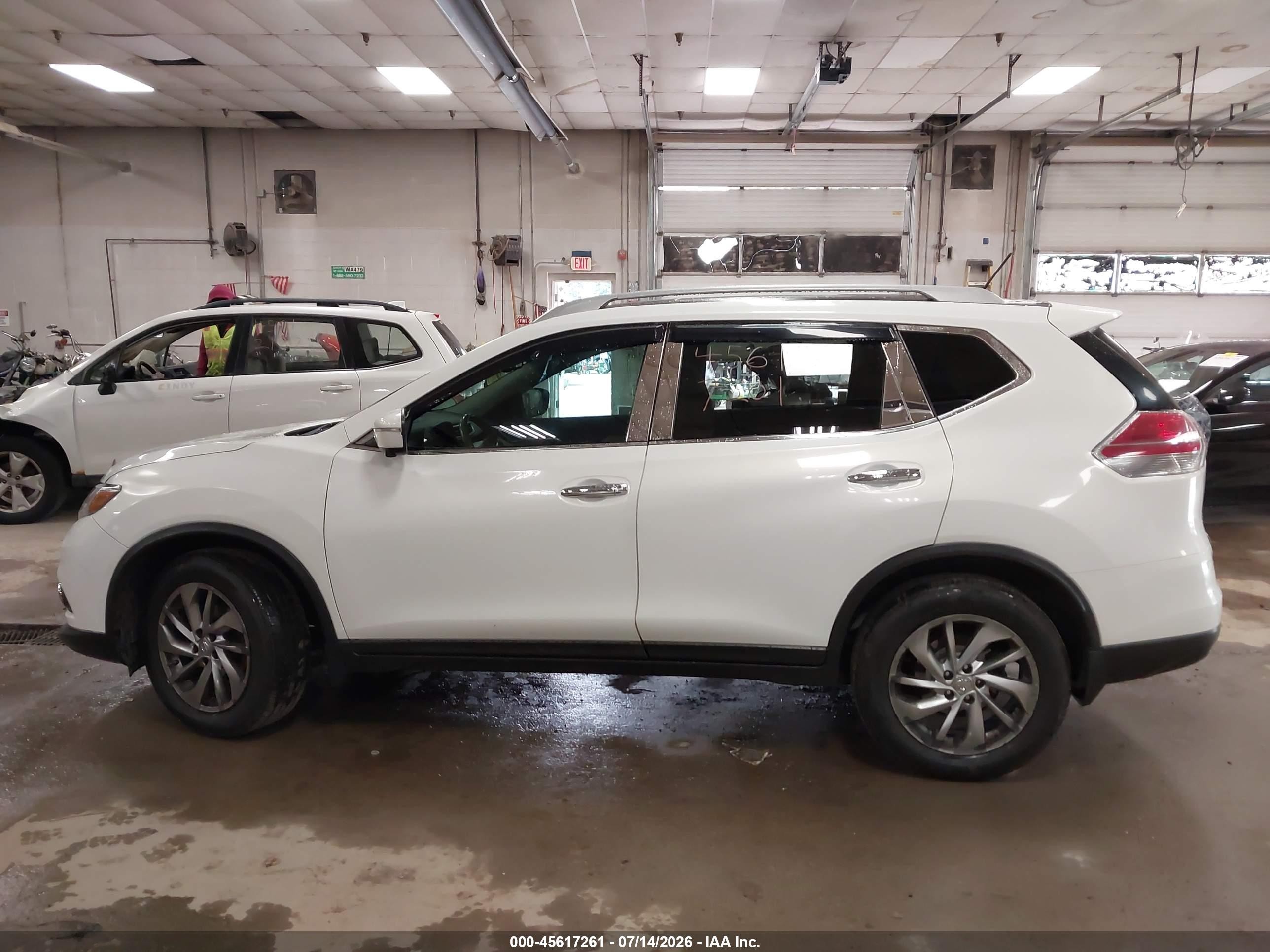2014 Nissan Rogue S/sl/sv White vin: 5N1AT2MV6EC803751