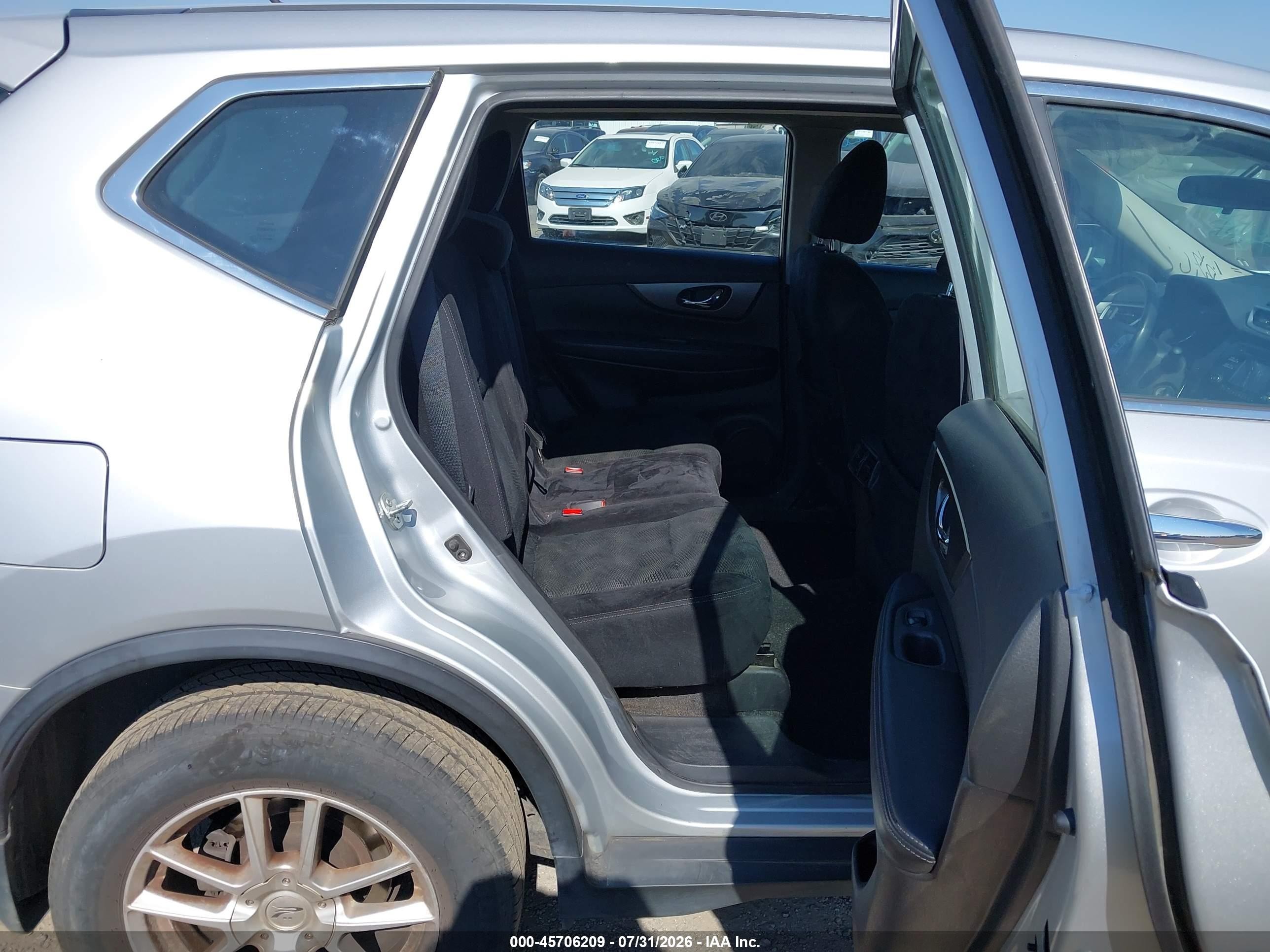 2014 Nissan Rogue S Silver vin: 5N1AT2MV6EC810070