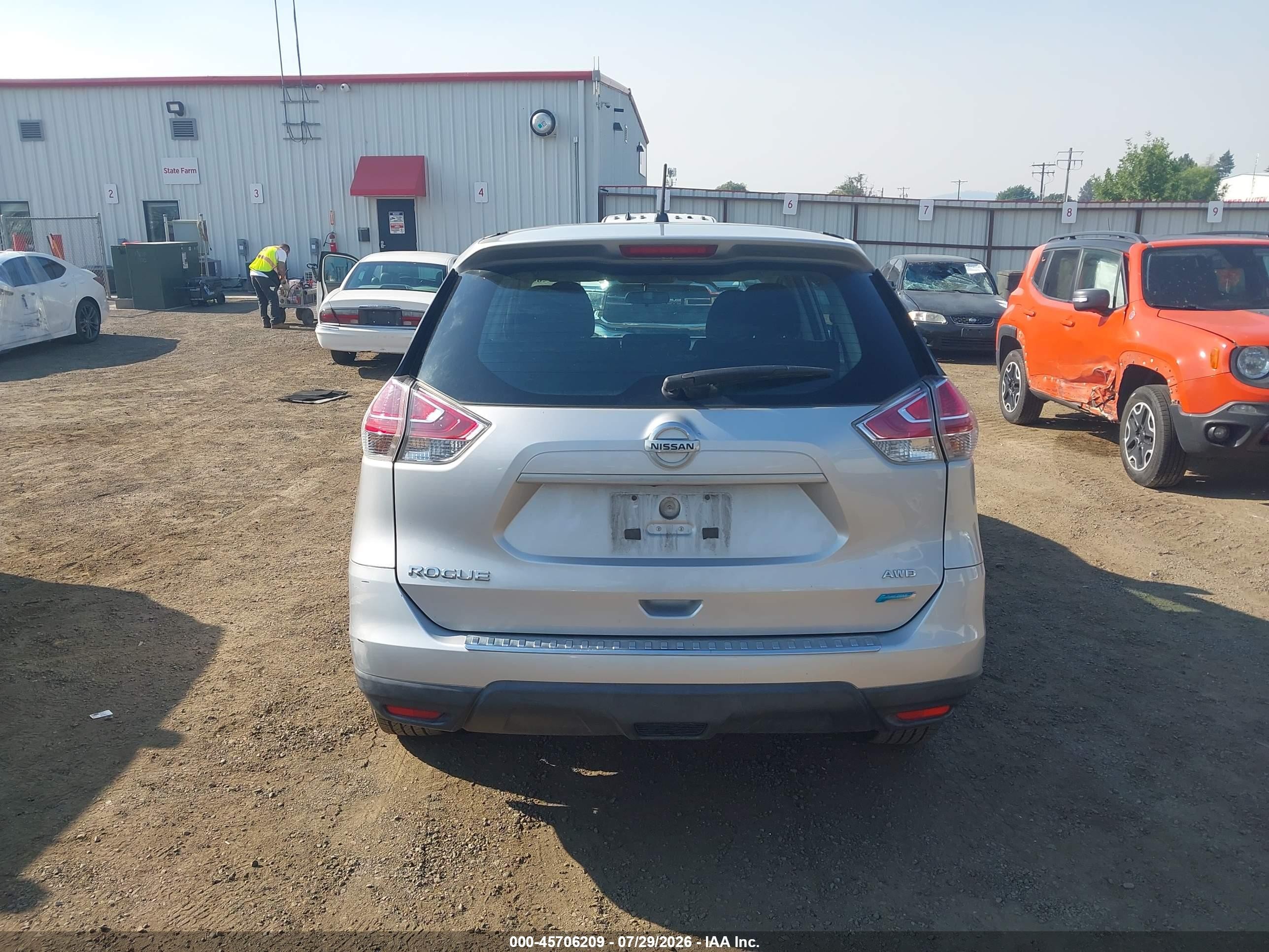2014 Nissan Rogue S Silver vin: 5N1AT2MV6EC810070