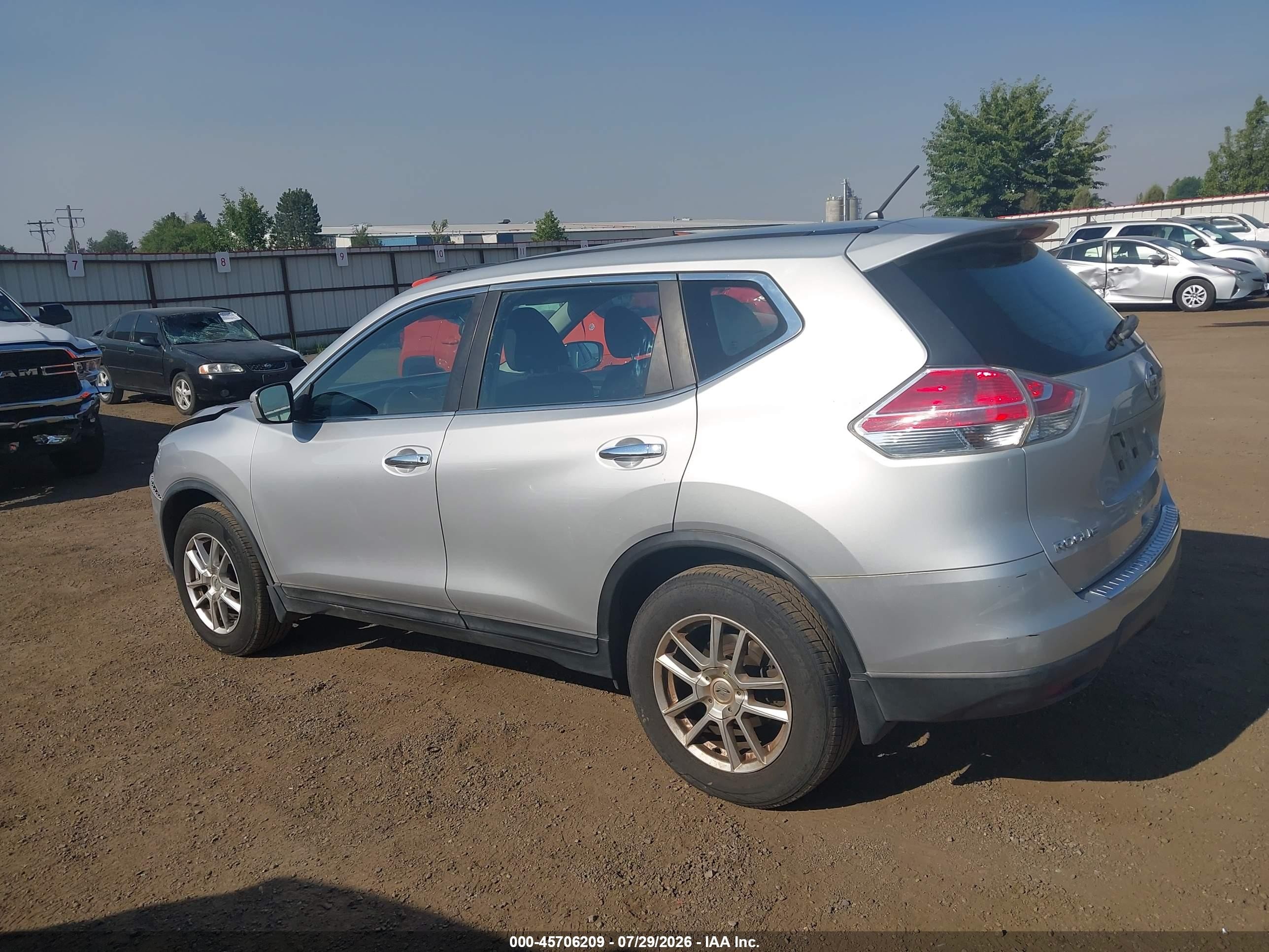 2014 Nissan Rogue S Silver vin: 5N1AT2MV6EC810070