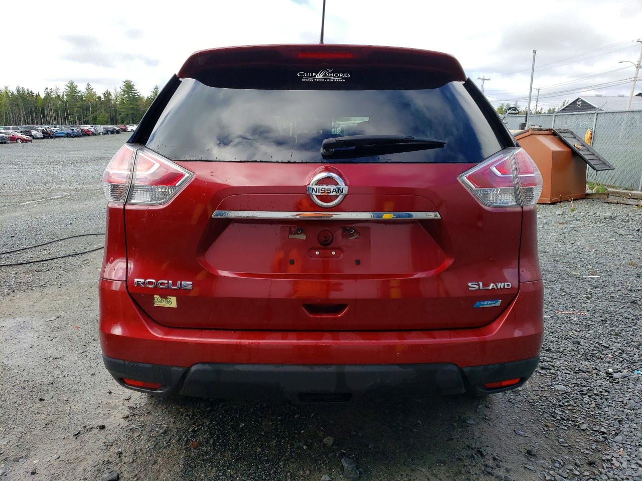 2015 Nissan Rogue S Red vin: 5N1AT2MV6FC759607