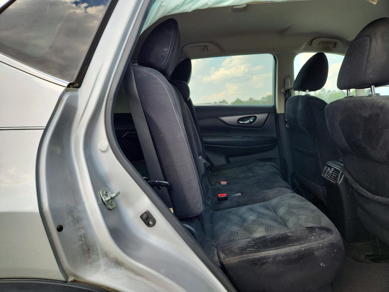 2015 Nissan Rogue Sv Silver vin: 5N1AT2MV6FC767335