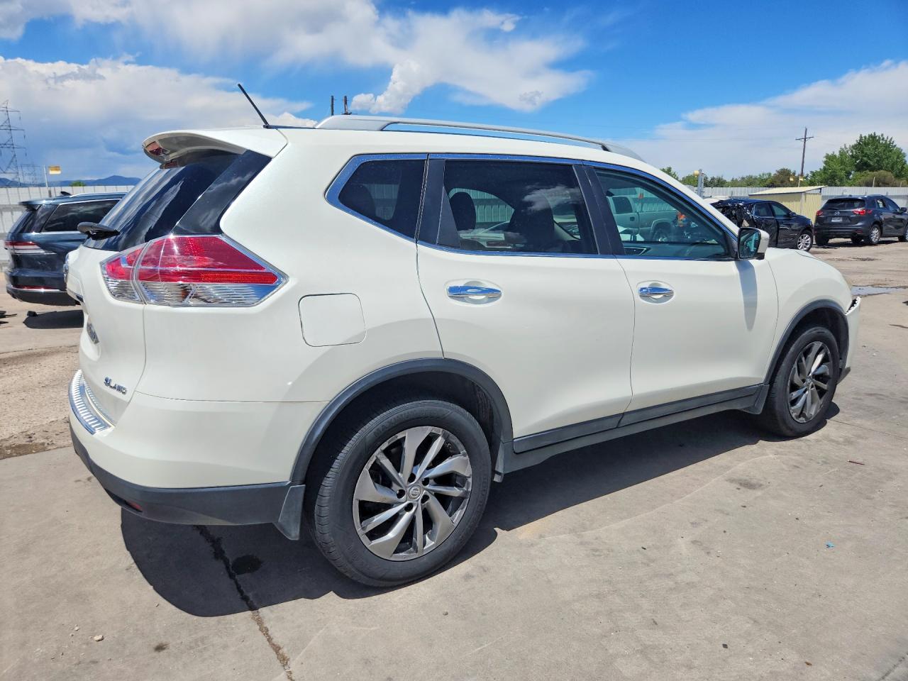 2015 Nissan Rogue S White vin: 5N1AT2MV6FC816680