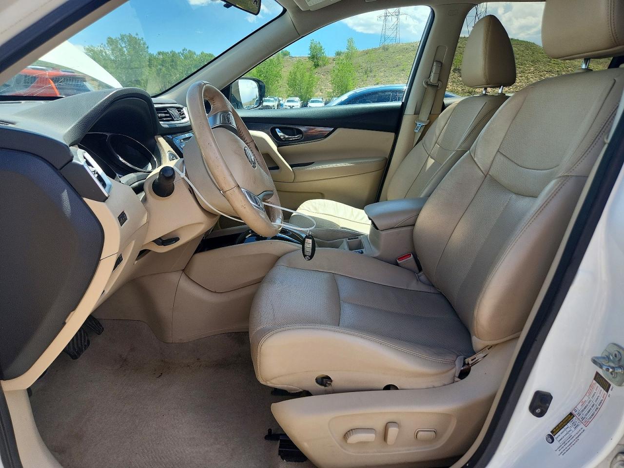 2015 Nissan Rogue S White vin: 5N1AT2MV6FC816680