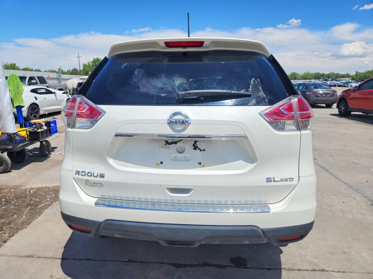 2015 Nissan Rogue S White vin: 5N1AT2MV6FC816680