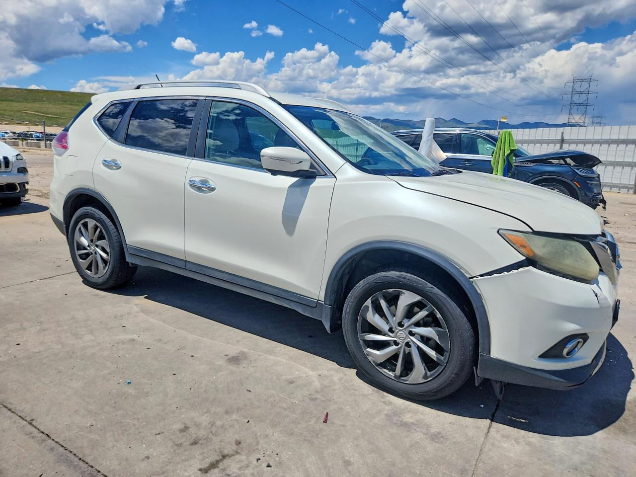 2015 Nissan Rogue S White vin: 5N1AT2MV6FC816680