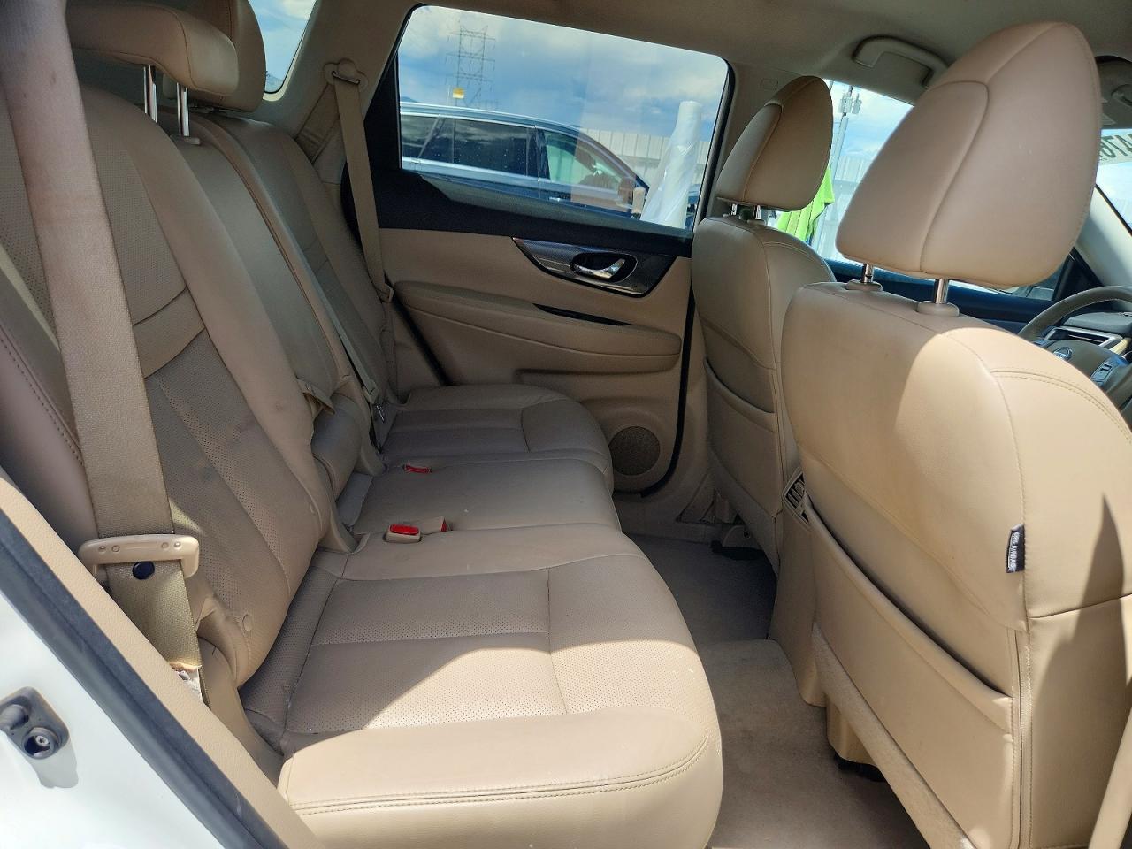 2015 Nissan Rogue S White vin: 5N1AT2MV6FC816680