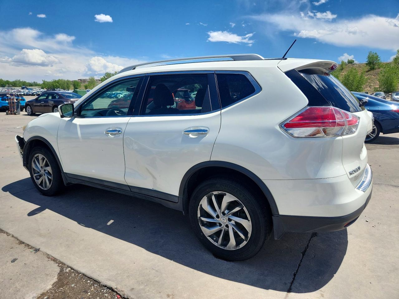 2015 Nissan Rogue S White vin: 5N1AT2MV6FC816680