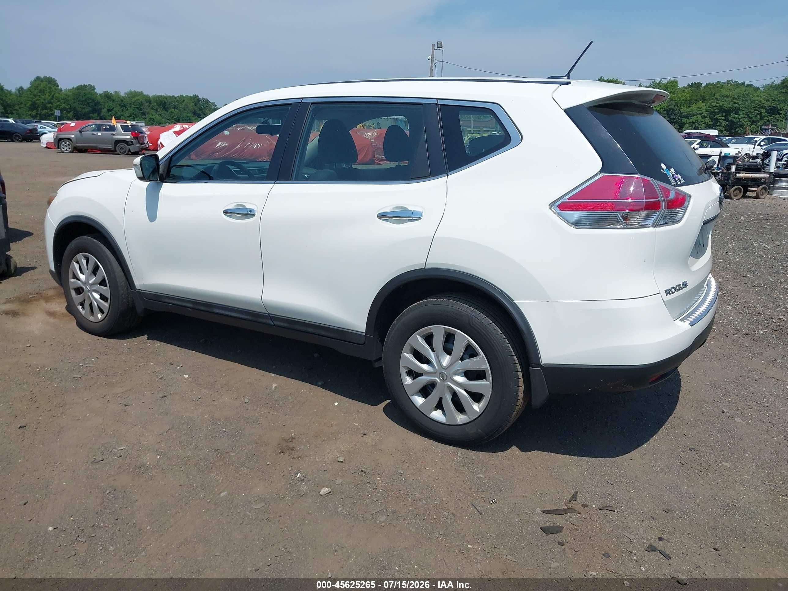 2015 Nissan Rogue S White vin: 5N1AT2MV6FC855270