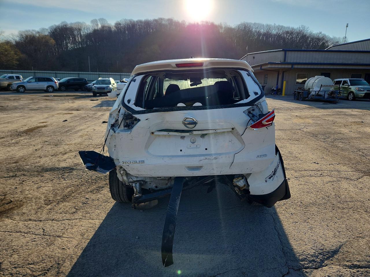 2015 Nissan Rogue S White vin: 5N1AT2MV6FC926712
