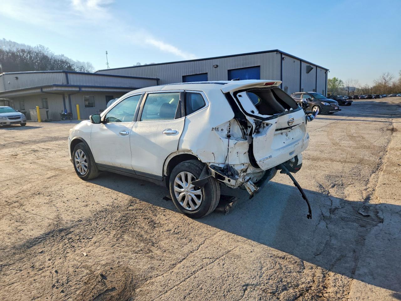2015 Nissan Rogue S White vin: 5N1AT2MV6FC926712
