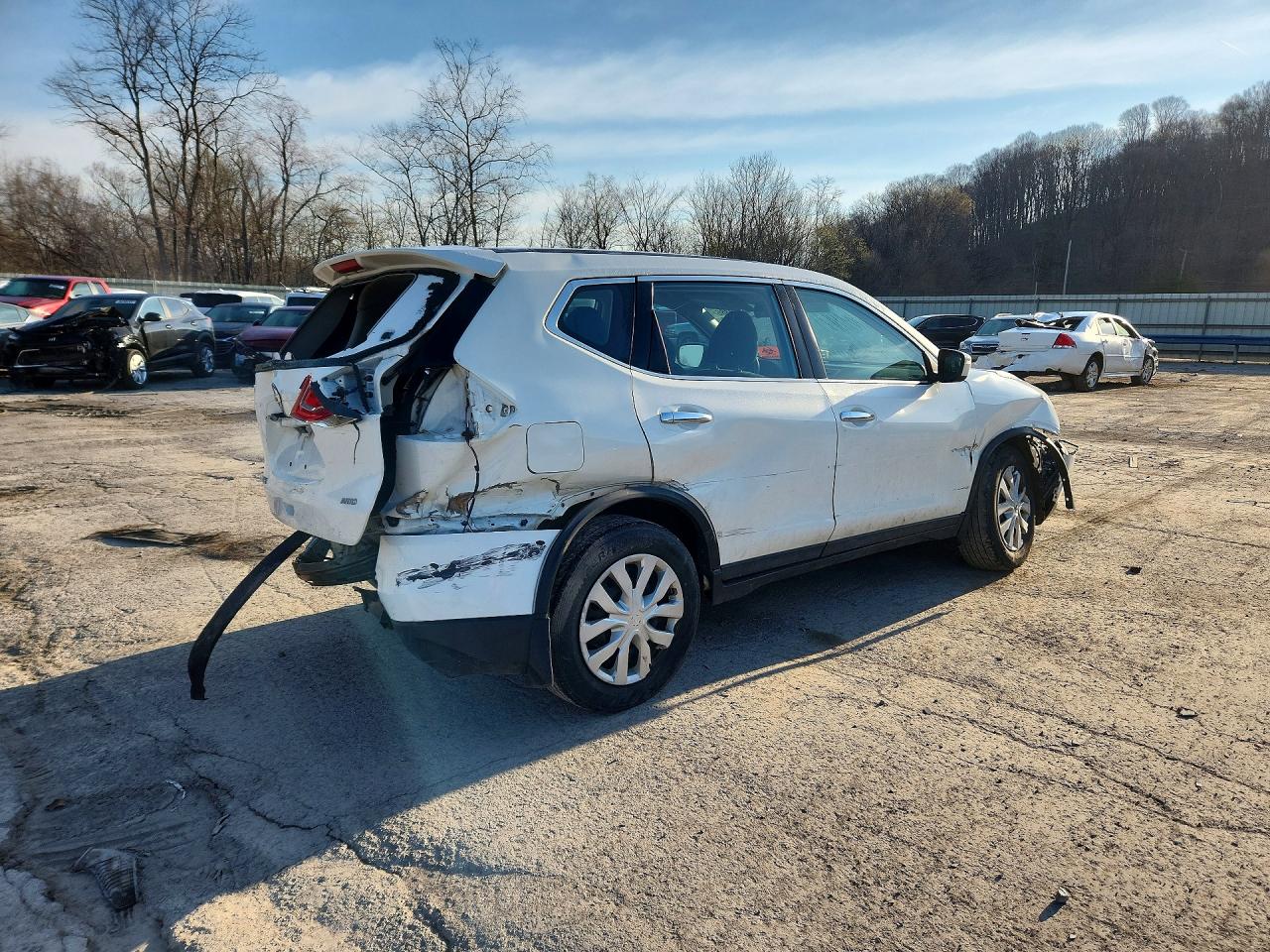 2015 Nissan Rogue S White vin: 5N1AT2MV6FC926712