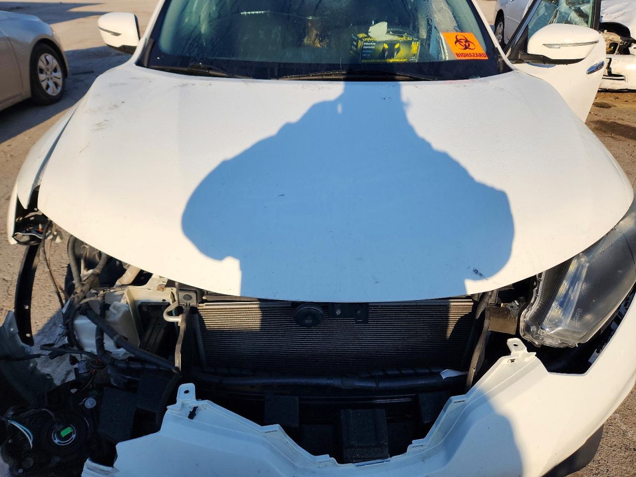 2015 Nissan Rogue S White vin: 5N1AT2MV6FC926712
