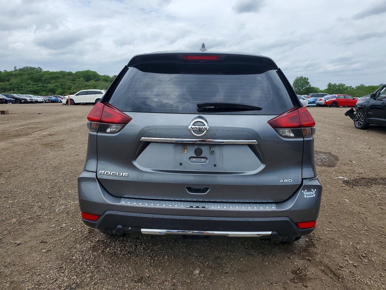 2018 Nissan Rogue S Серый vin: 5N1AT2MV6JC744985