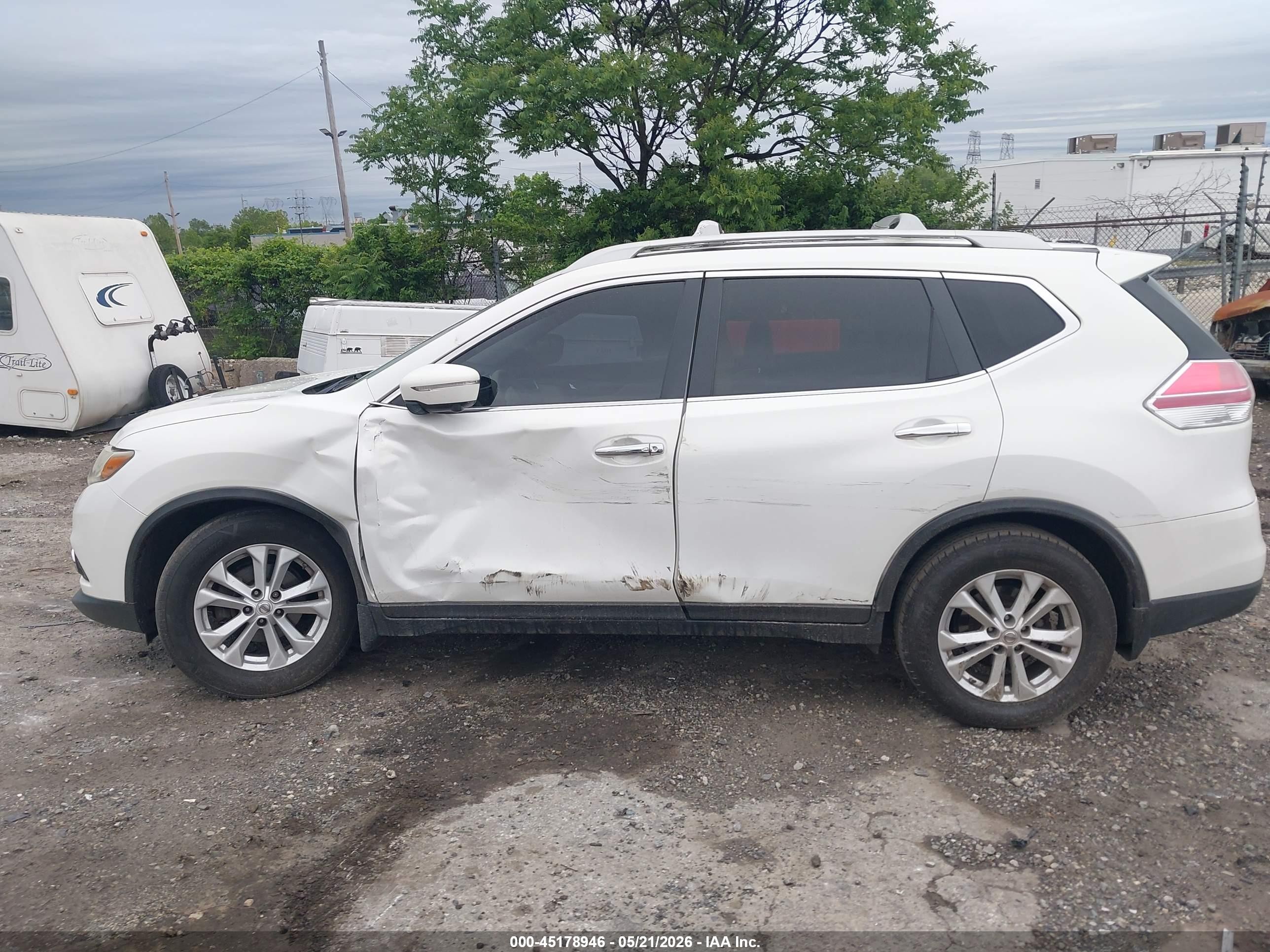 2014 Nissan Rogue Sv White vin: 5N1AT2MV7EC799595
