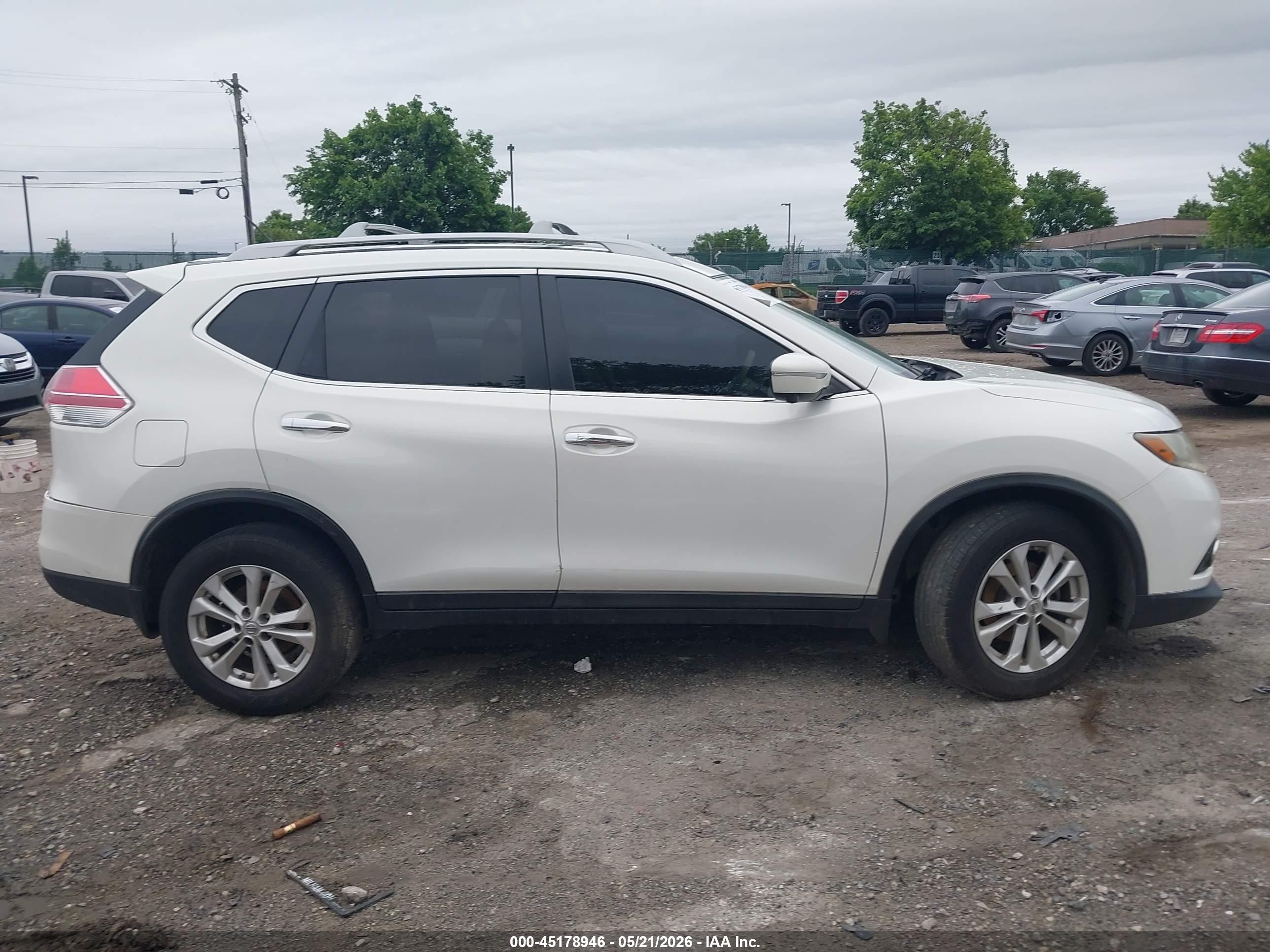 2014 Nissan Rogue Sv White vin: 5N1AT2MV7EC799595