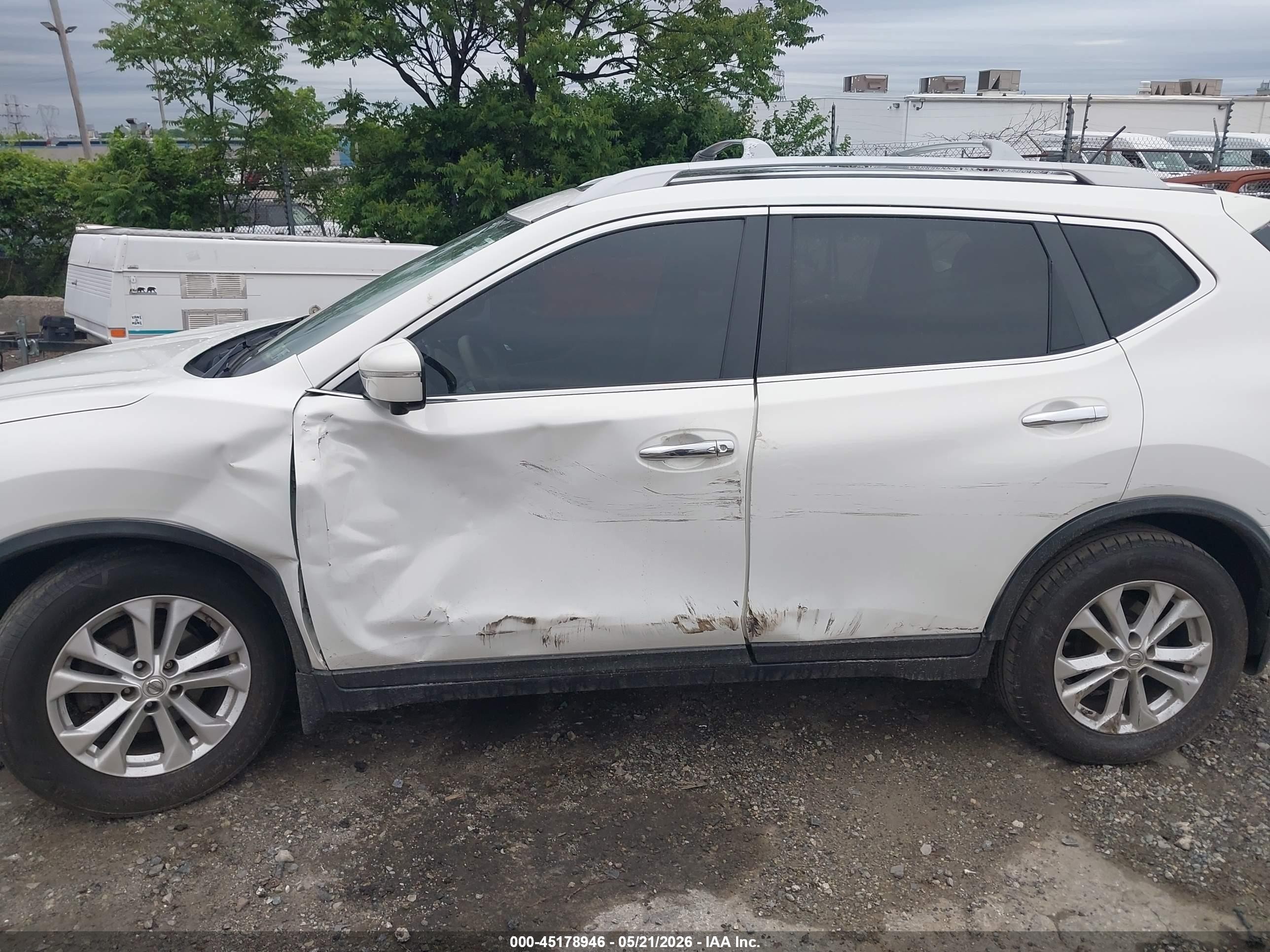 2014 Nissan Rogue Sv White vin: 5N1AT2MV7EC799595