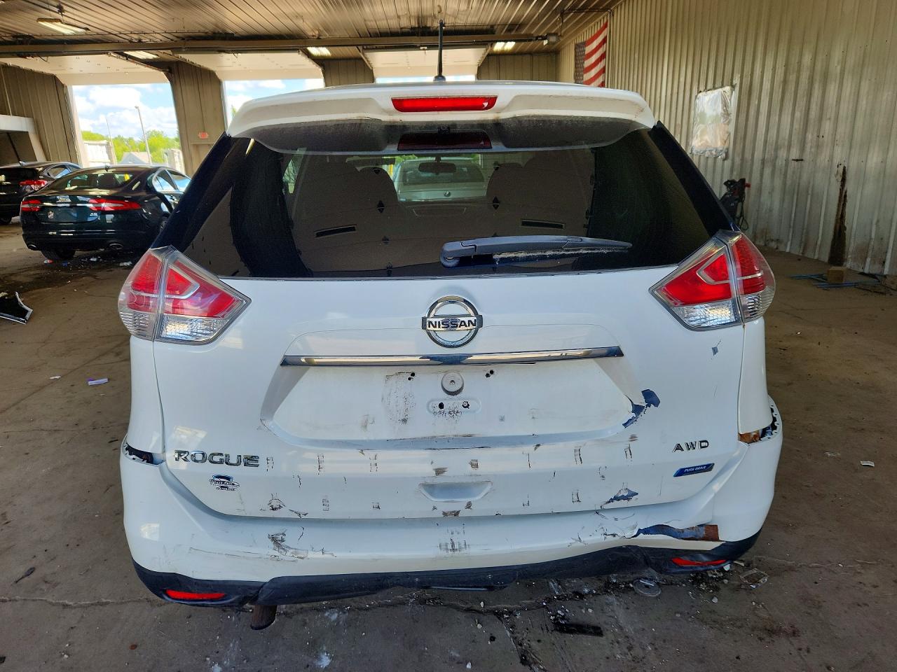 2014 Nissan Rogue S White vin: 5N1AT2MV7EC850447