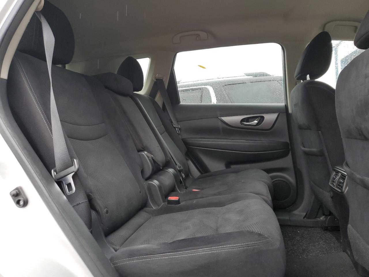 2015 Nissan Rogue S Silver vin: 5N1AT2MV7FC756909