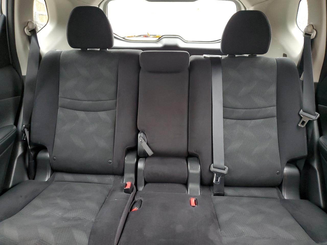 2015 Nissan Rogue S Silver vin: 5N1AT2MV7FC756909