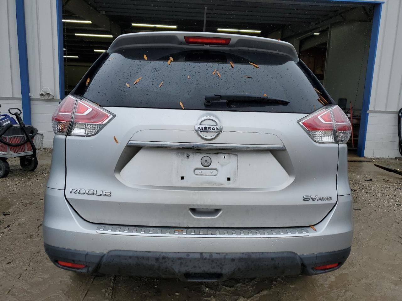 2015 Nissan Rogue S Silver vin: 5N1AT2MV7FC756909