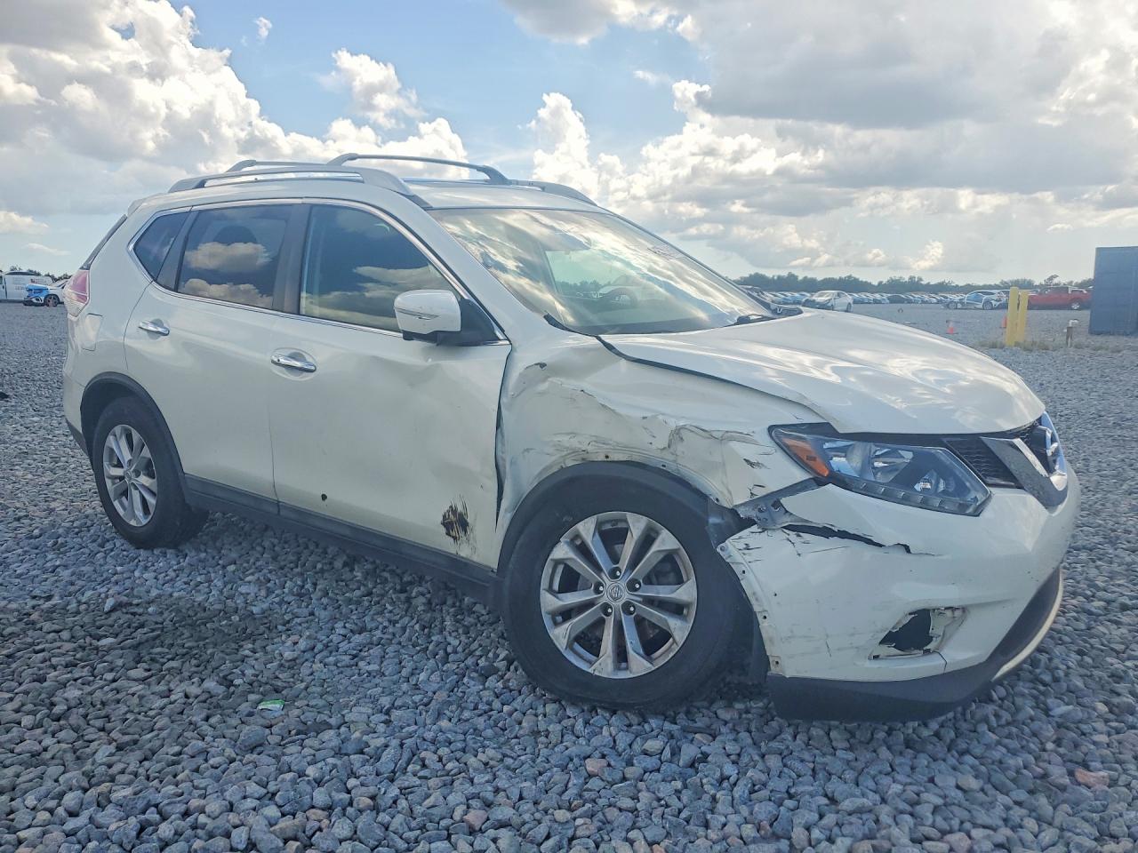 2015 Nissan Rogue Sv White vin: 5N1AT2MV7FC801704