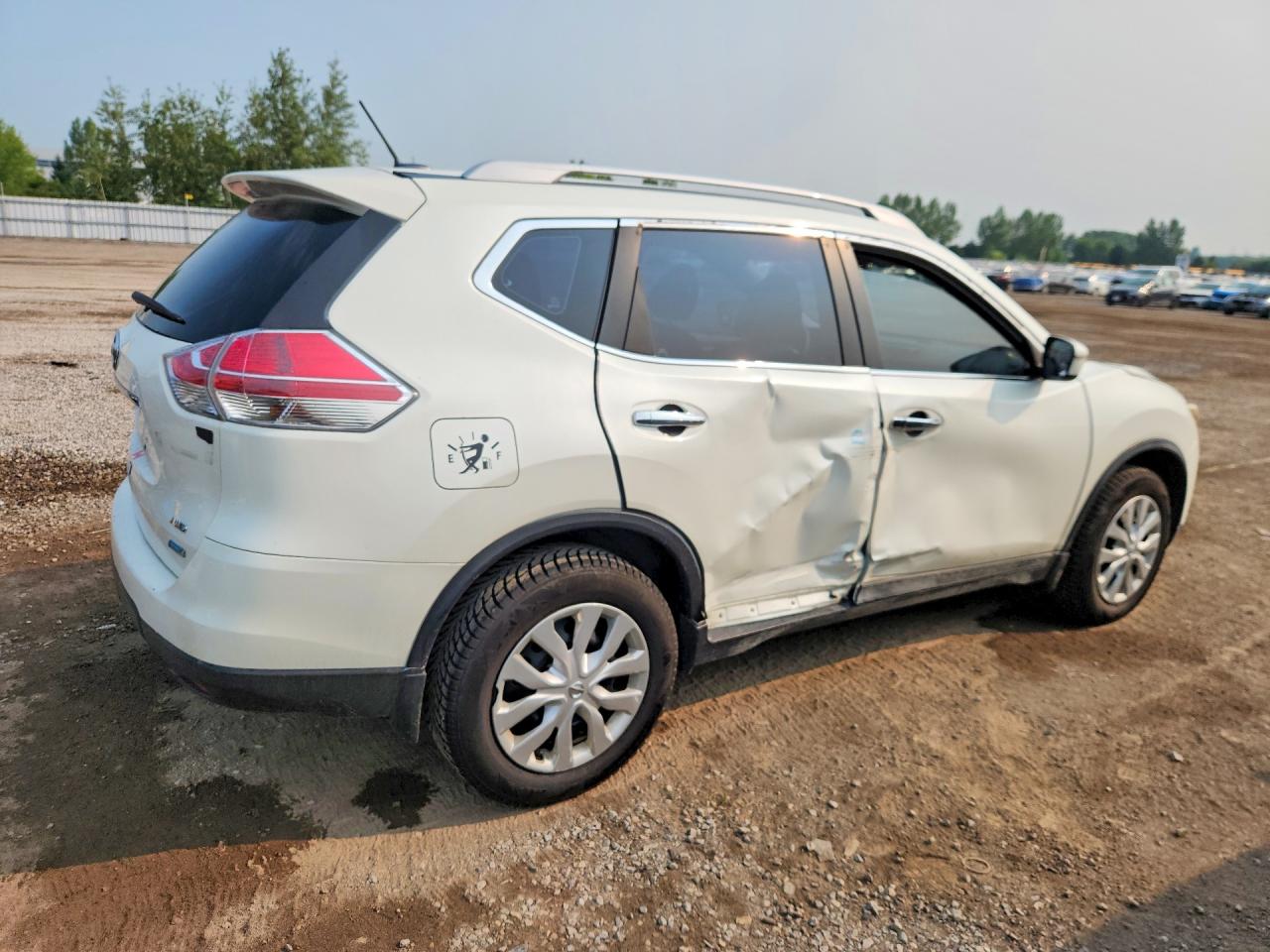 2015 Nissan Rogue S White vin: 5N1AT2MV7FC818728