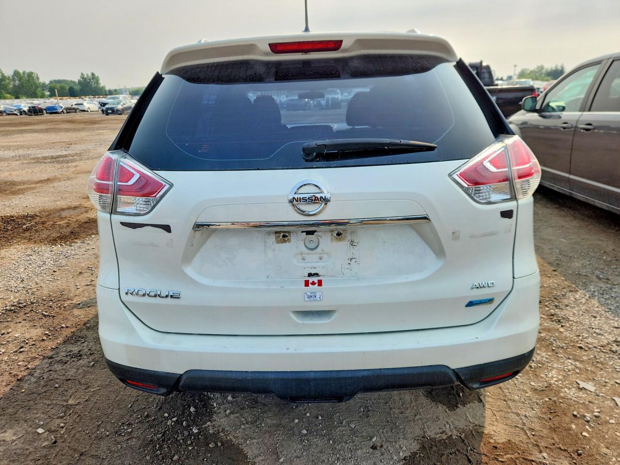 2015 Nissan Rogue S White vin: 5N1AT2MV7FC818728
