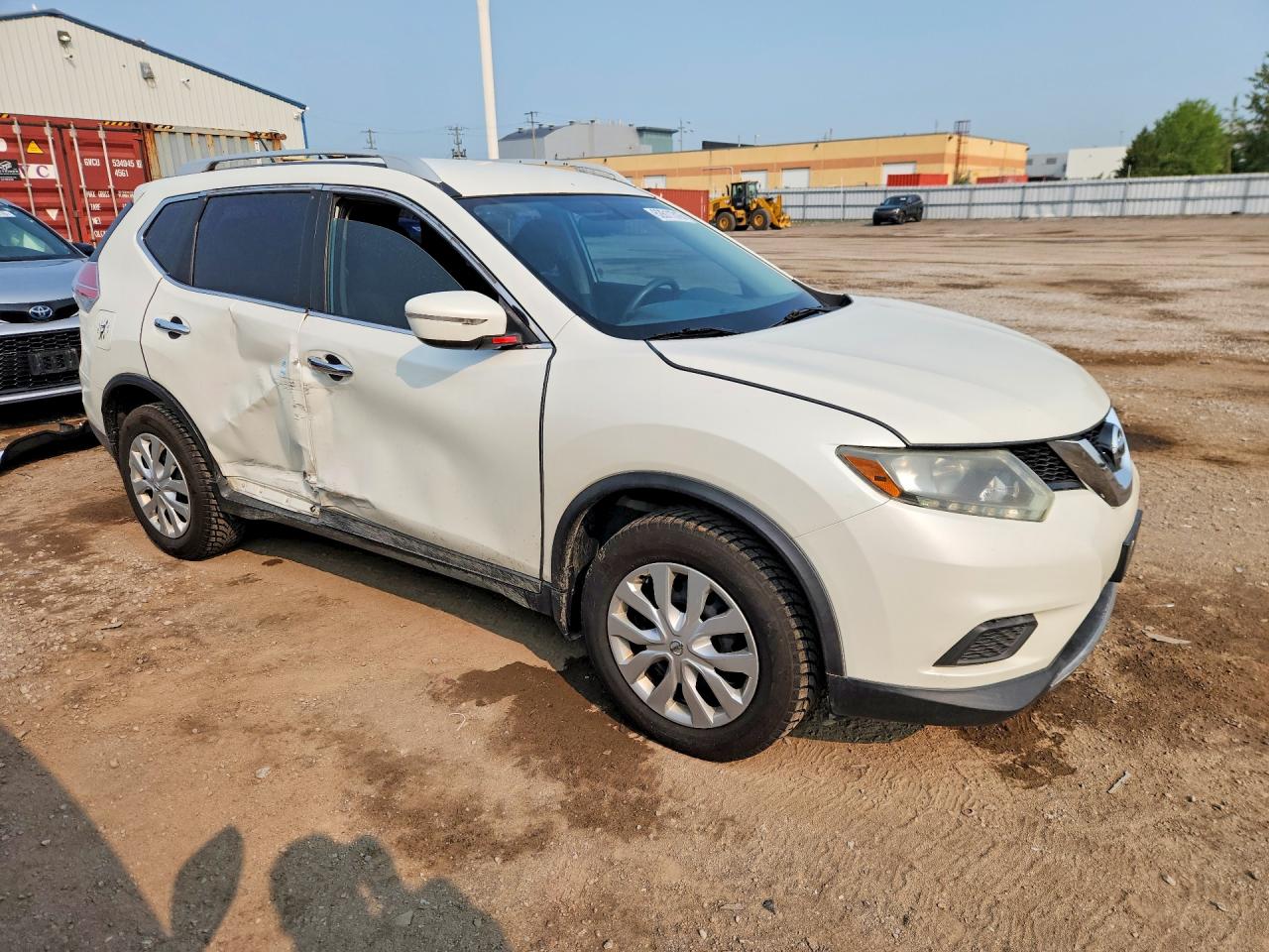 2015 Nissan Rogue S White vin: 5N1AT2MV7FC818728