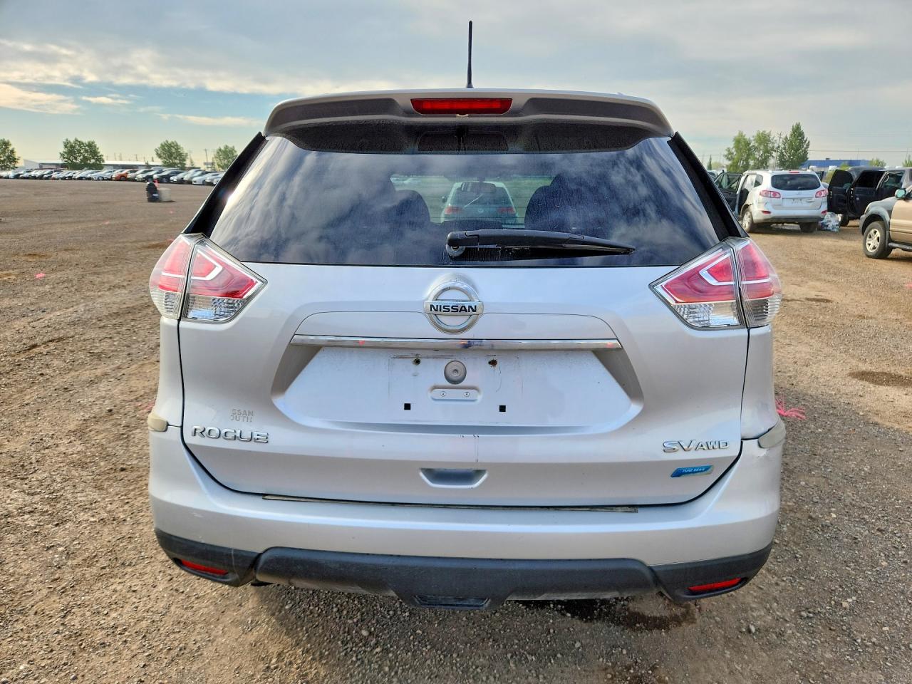 2015 Nissan Rogue S Silver vin: 5N1AT2MV7FC832192