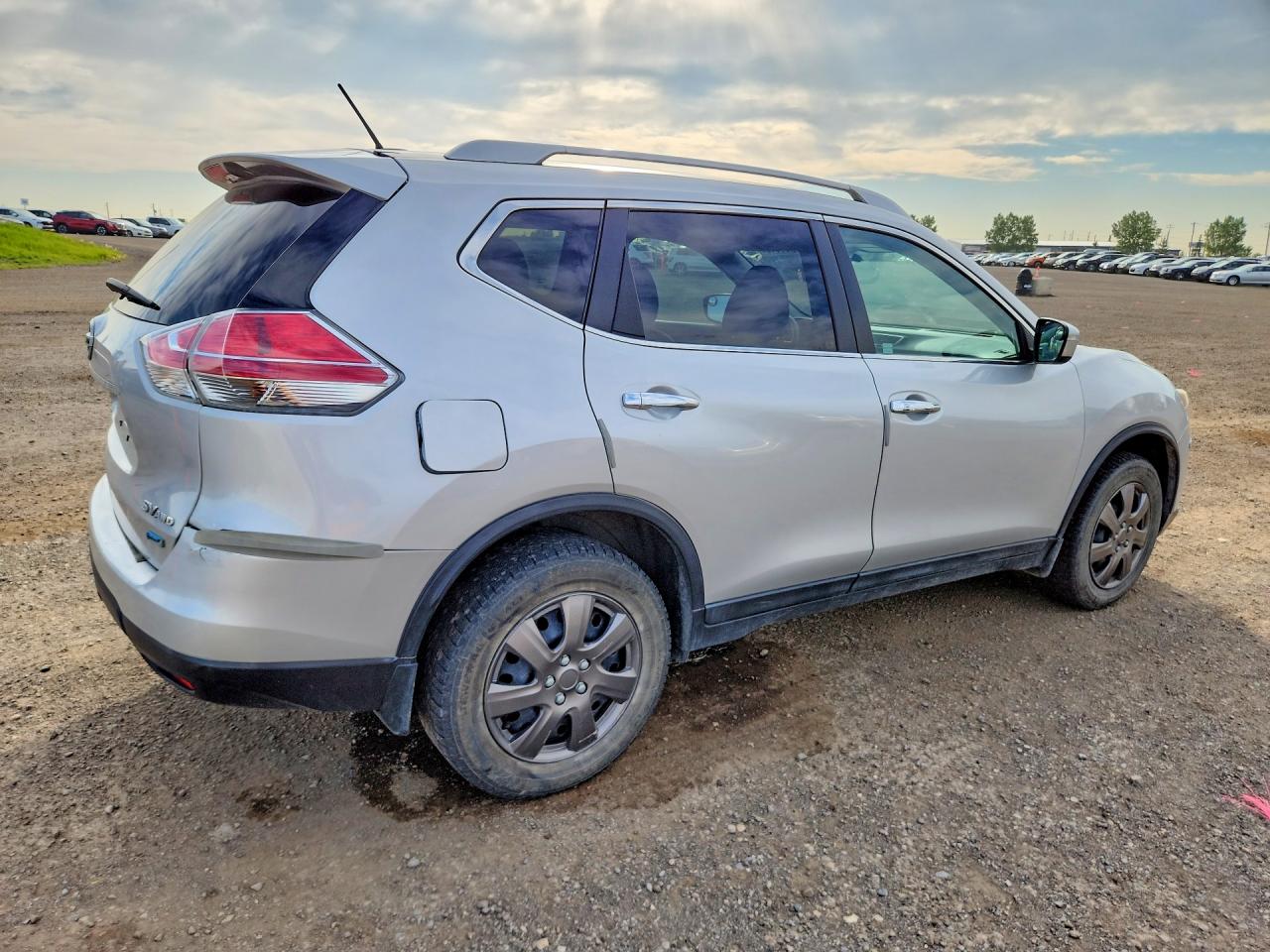 2015 Nissan Rogue S Silver vin: 5N1AT2MV7FC832192