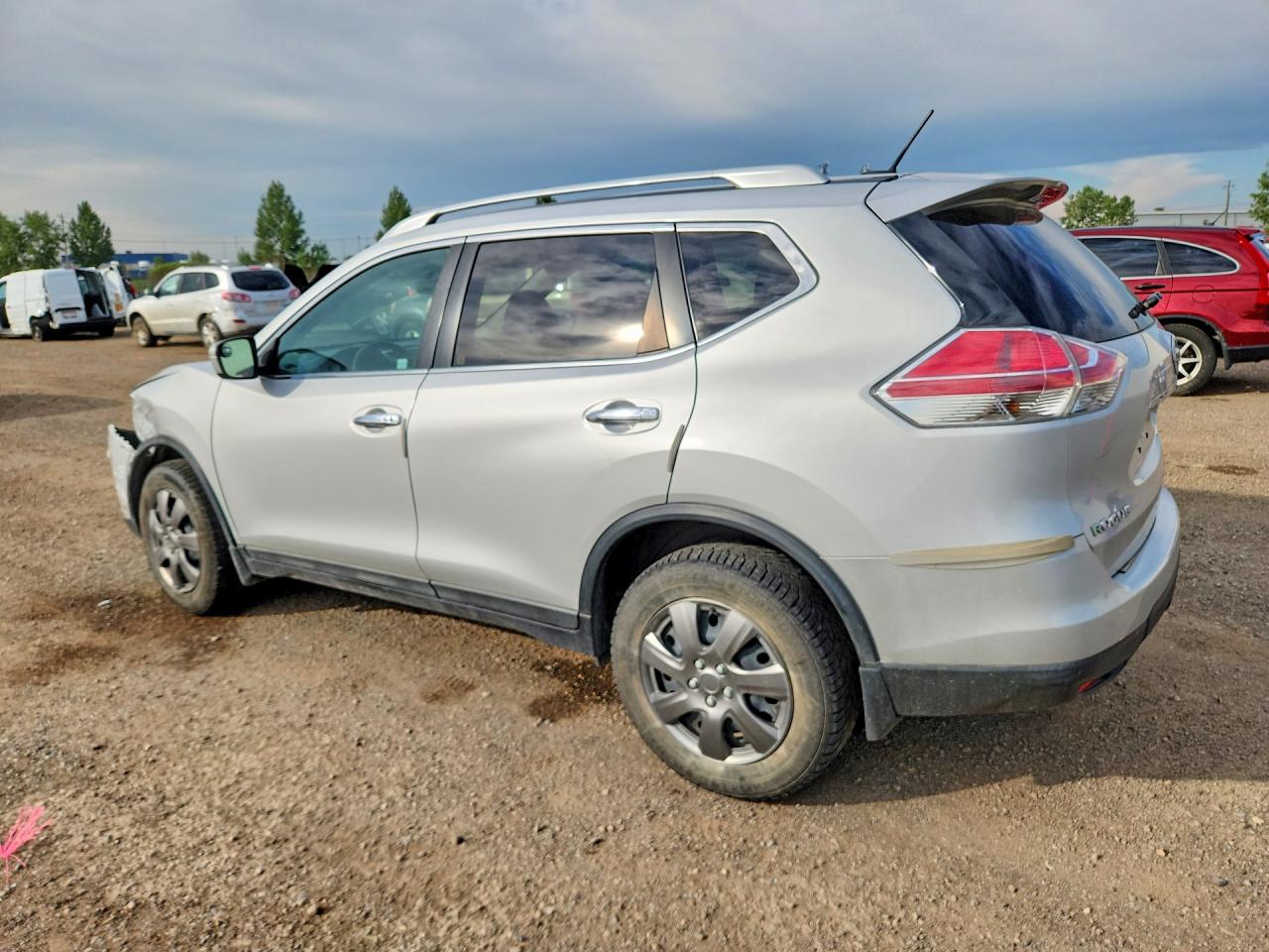 2015 Nissan Rogue S Silver vin: 5N1AT2MV7FC832192