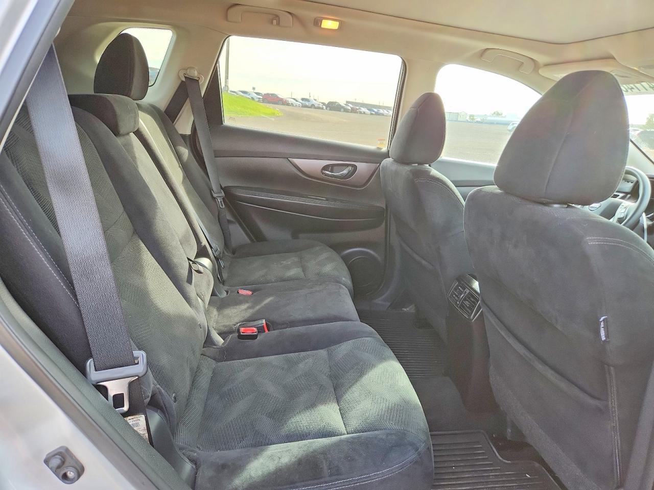 2015 Nissan Rogue S Silver vin: 5N1AT2MV7FC832192