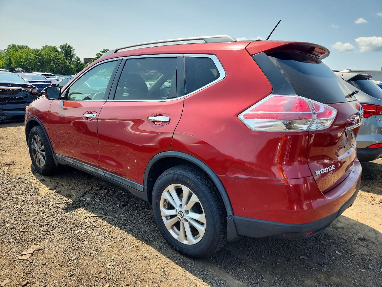 2015 Nissan Rogue Sv Красный vin: 5N1AT2MV7FC893199