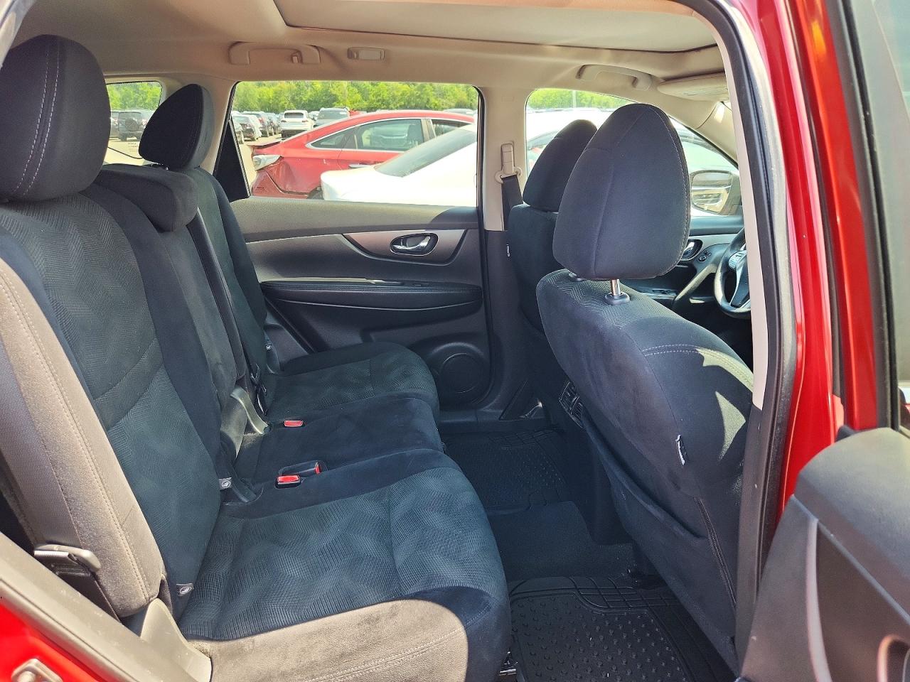 2015 Nissan Rogue Sv Красный vin: 5N1AT2MV7FC893199
