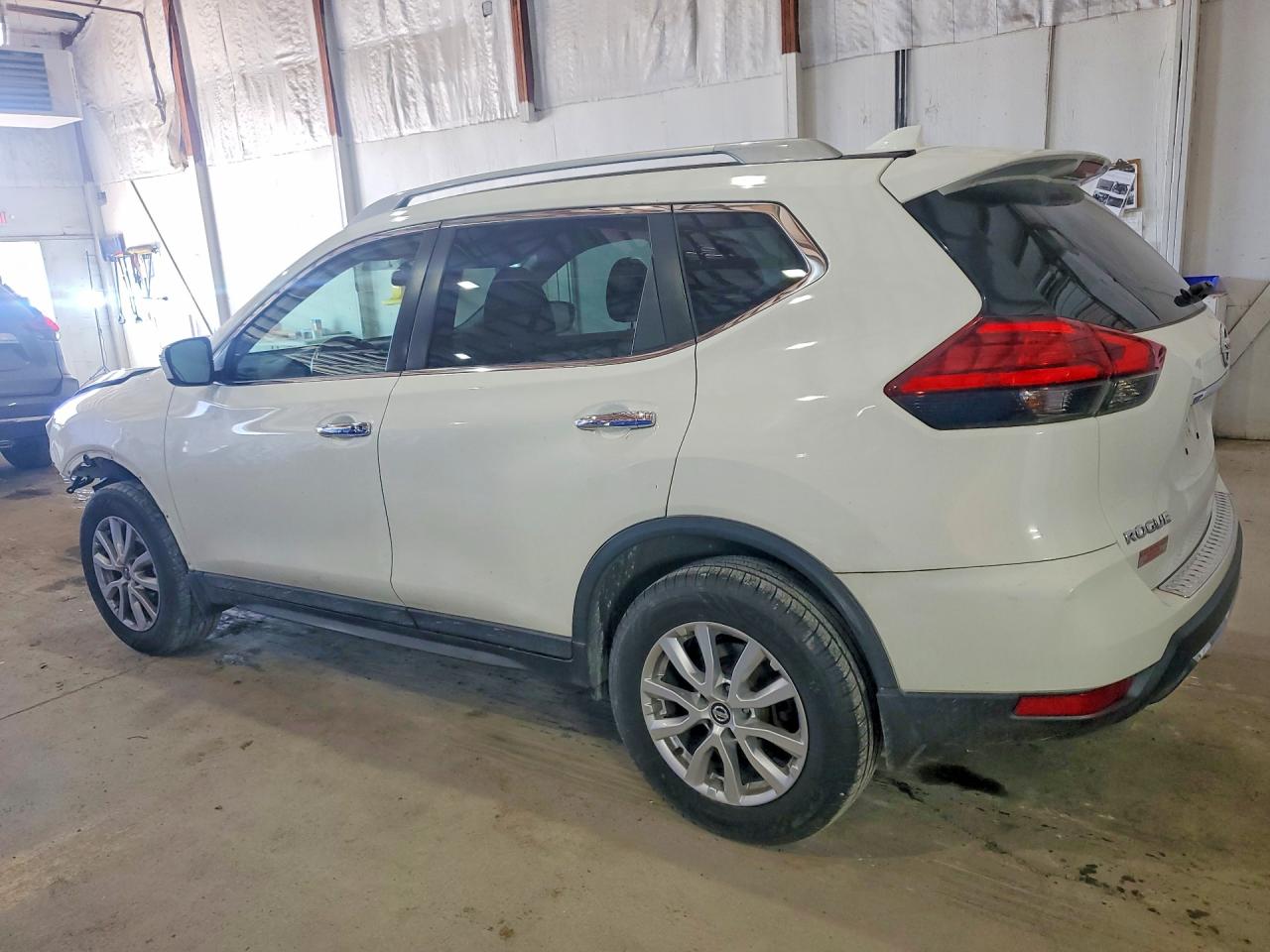 2017 Nissan Rogue White vin: 5N1AT2MV7HC843616
