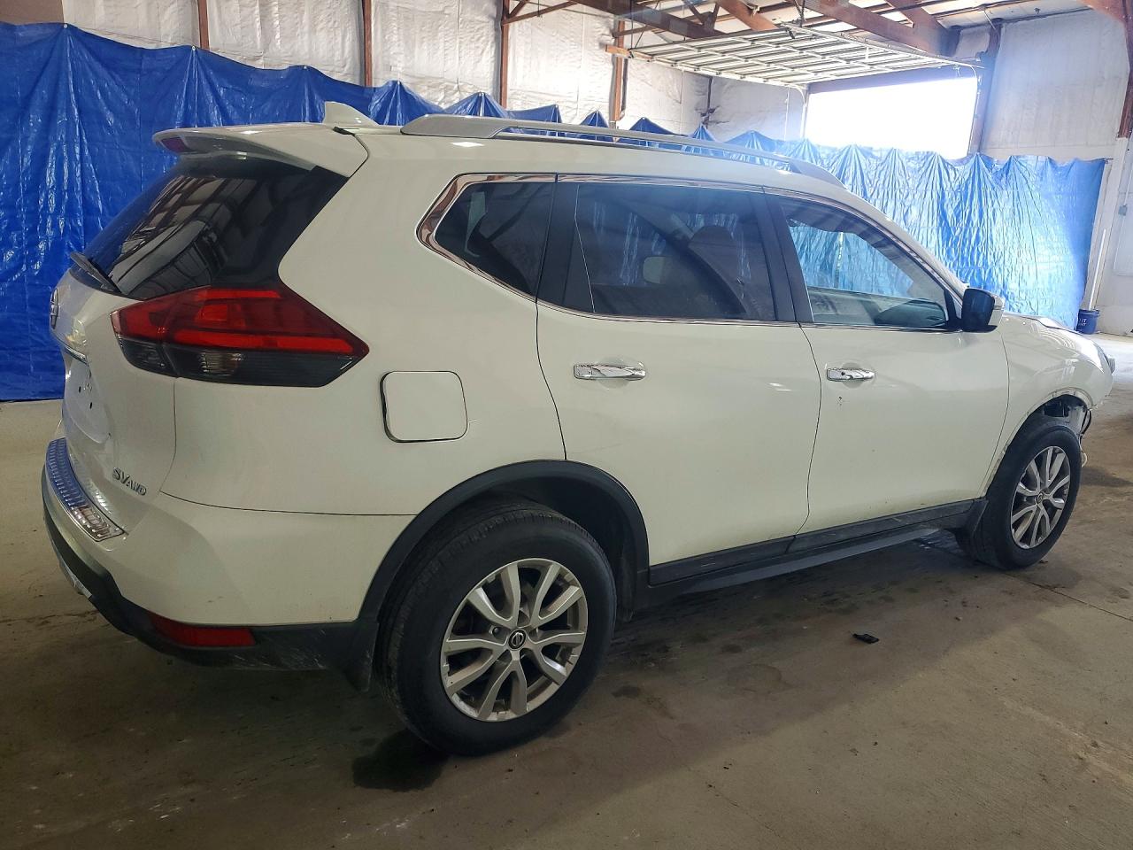 2017 Nissan Rogue White vin: 5N1AT2MV7HC843616