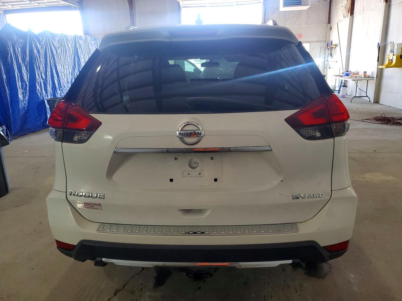 2017 Nissan Rogue White vin: 5N1AT2MV7HC843616