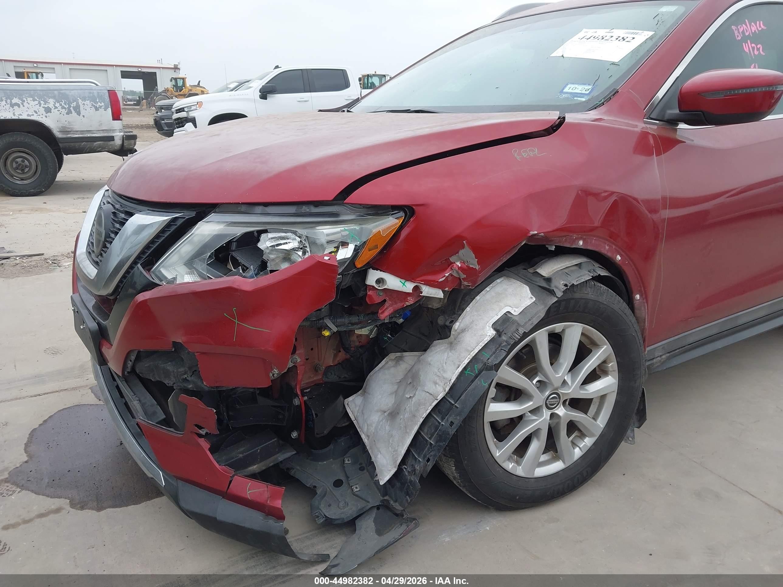 2018 Nissan Rogue Sv Красный vin: 5N1AT2MV7JC762167