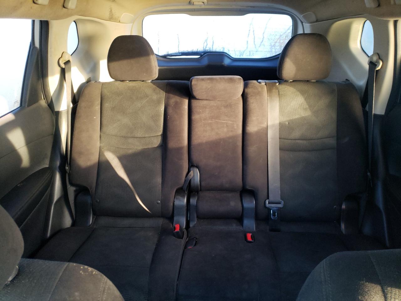 2014 Nissan Rogue S Silver vin: 5N1AT2MV8EC772311