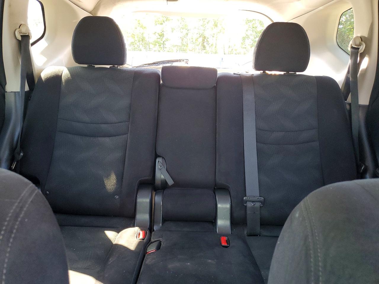 2014 Nissan Rogue S Silver vin: 5N1AT2MV8EC840686